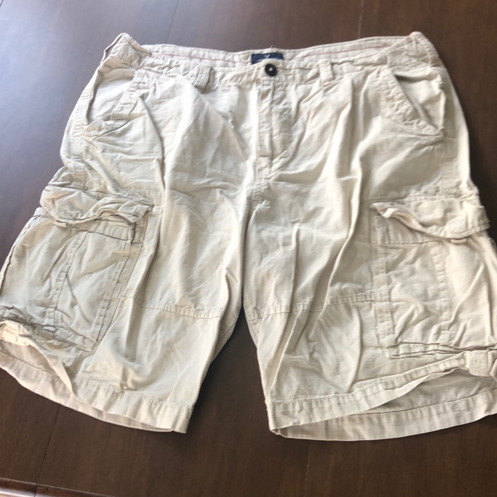American Eagle Men’s 38 Cream Cargo Shorts